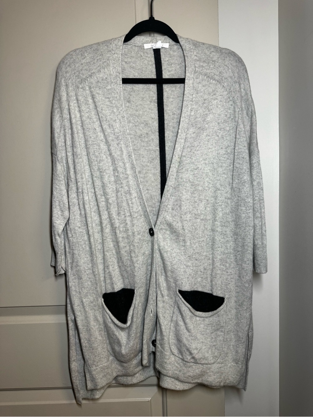 Light Gray Women's Open-Front Cashmere Cardigan with Contrast Pocket Trim